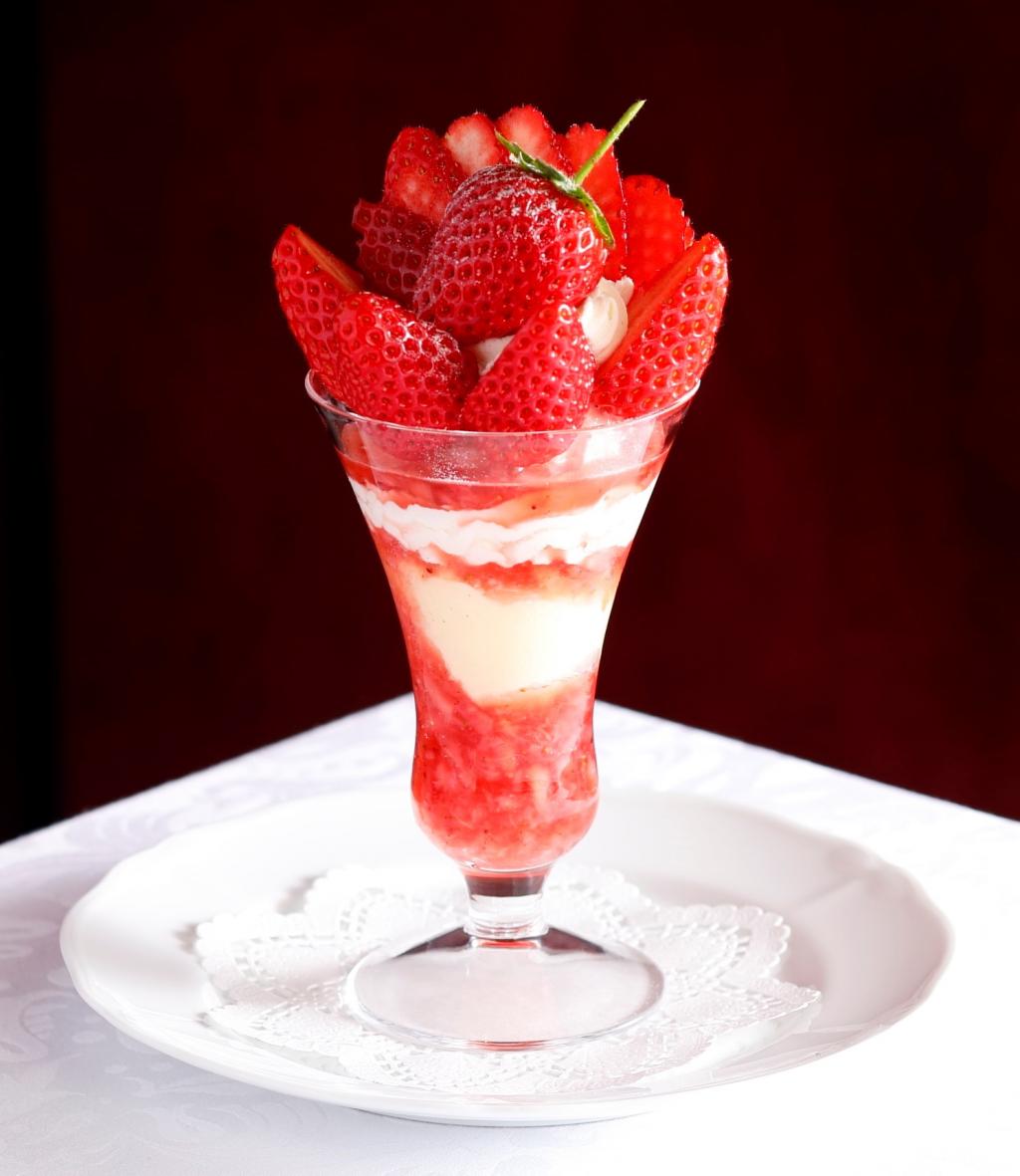 ☆． 2,380 yen (tax included) Special Strawberry Parfait of "Marihime" from Ichigo Farm in Hidaka-gun, Wakayama Prefecture 2019 Final month of special strawberry fair ~ Shiseido Parlour Ginza Main Store Salon de Cafe ~