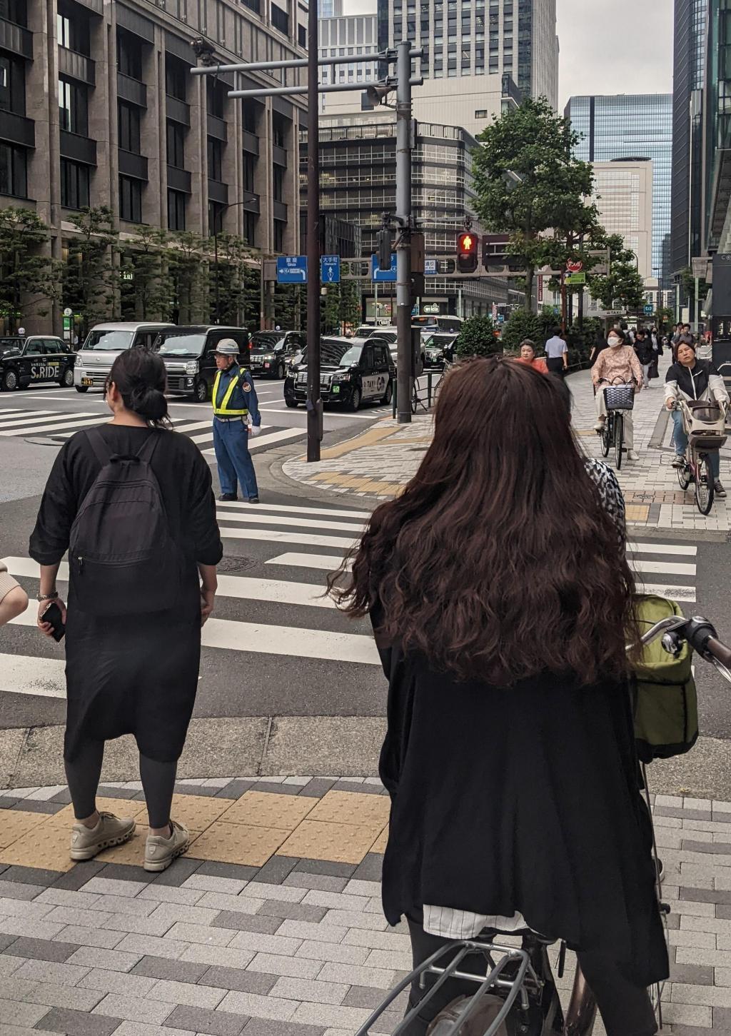  This person's "traffic guidance" is craftsmanship
Super Instructor at Nihonbashi 1-chome