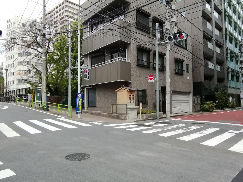  Shrine No.30 with a quiet appearance that can be reached from Ningyocho Station-Shintomi Reconstruction Inarisha- 