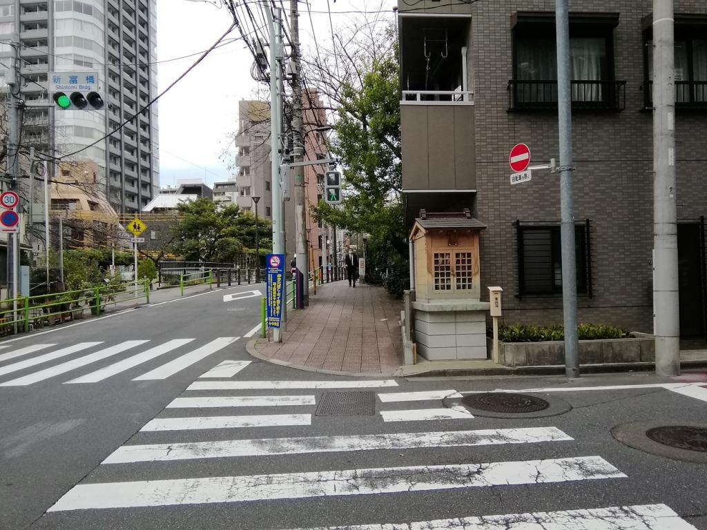  Shrine No.30 with a quiet appearance that can be reached from Ningyocho Station-Shintomi Reconstruction Inarisha- 