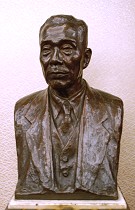 Shochiku founder Matsujiro Shirai 1951 1951 Discover an interesting story between Fumio Asakura, a sculptor produced by Fumio Asakura and a bust of Kabuki actor!