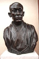 Gosei Onoe Kikugoro Statue 1936 1936 Discover an interesting story between Fumio Asakura, sculptor Fumio Asakura and Kabuki actor bust!