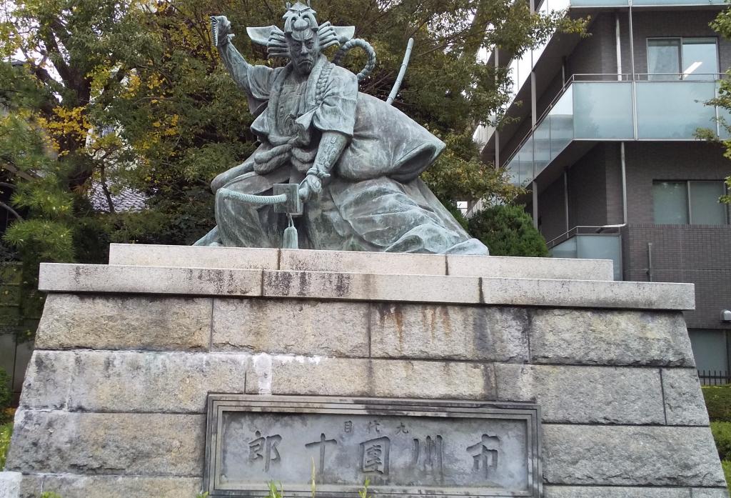  Senso-ji Temple "The Nineth Danjuro Ichikawa Statue-Temporary" and Hamacho Ryokudo "The Benkei Statue of Kanjincho"