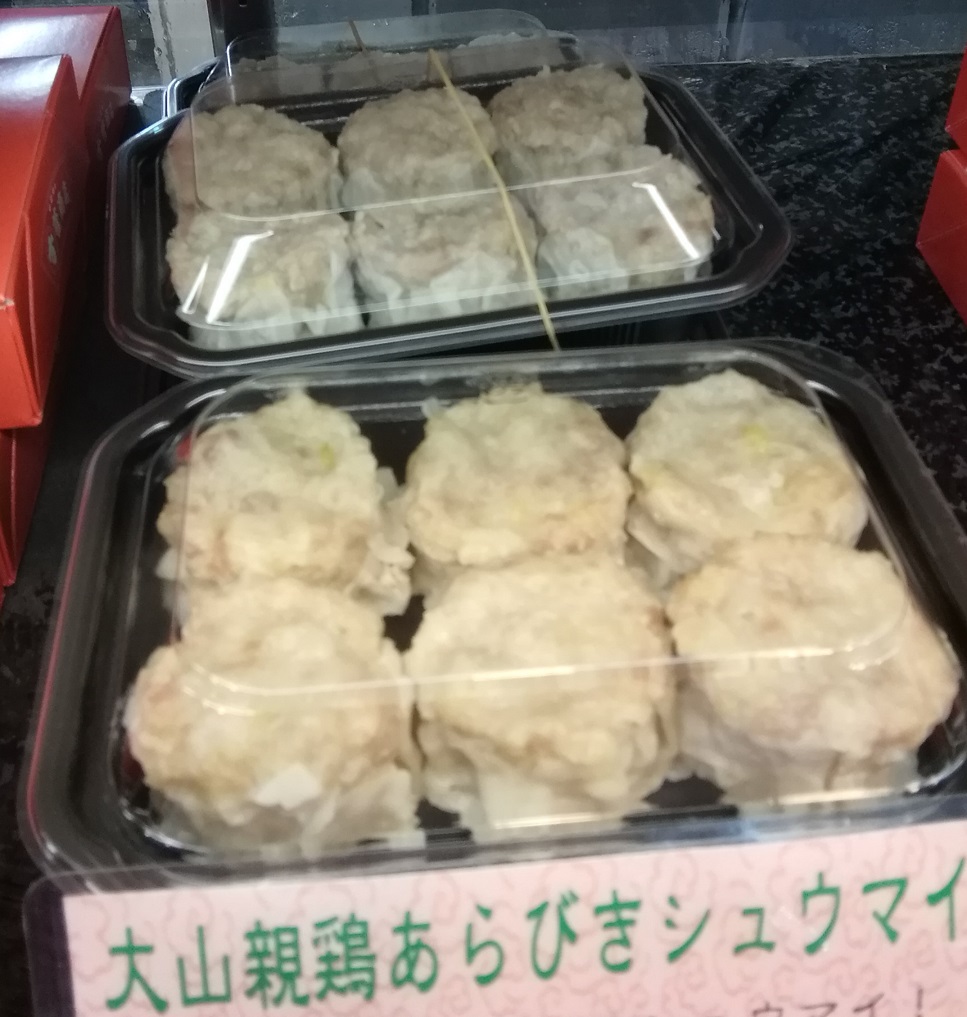 Oyama parent chicken (Daisen Odori) Arabiki 6 pieces 840 yen Delicious shumai, and "Red Medaka"
　~ Suga Shoten ~