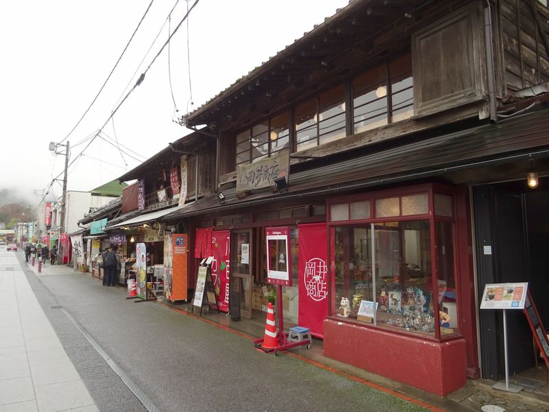 Kasama vermilion color for the store! Head office and a separate company connected by Kasama vermilion　—　Kasama Inari Shrine Tokyo Betsusha