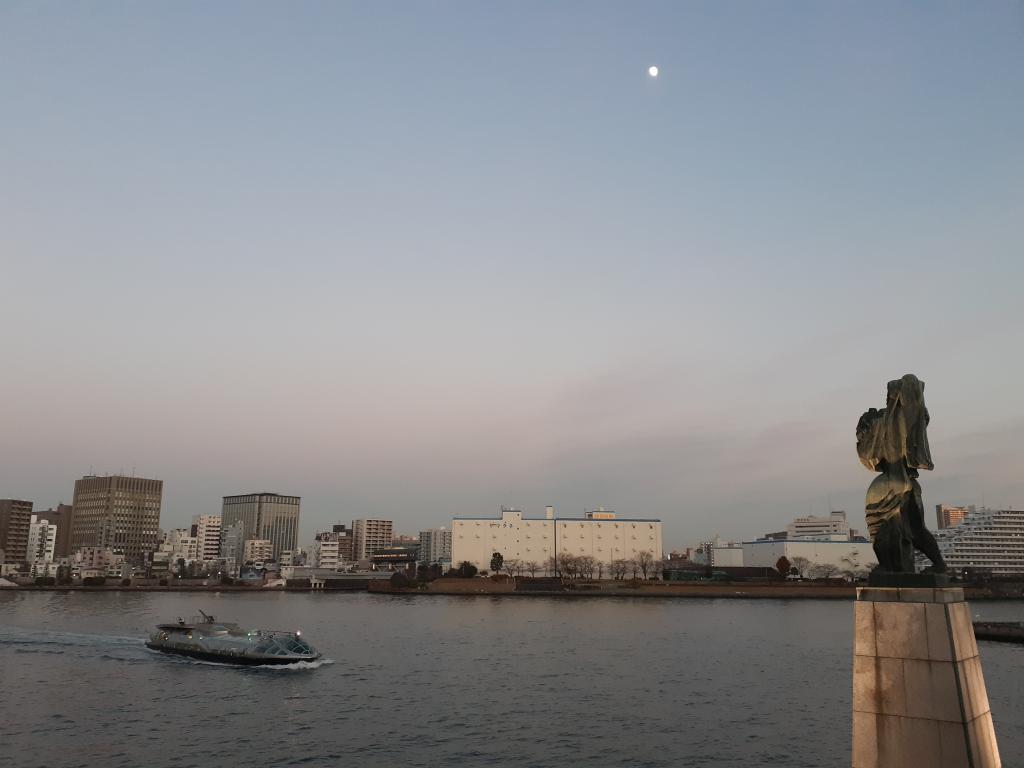  Sunrise and sunset from Chuo-ku to enjoy avoiding crowds