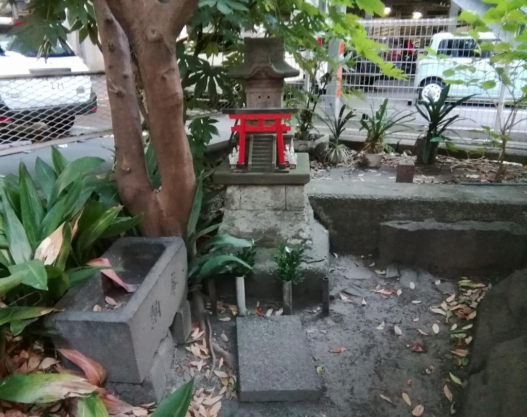  A quiet shrine that can be reached from Ningyocho Station No.33-Eternal Inari Shrine-