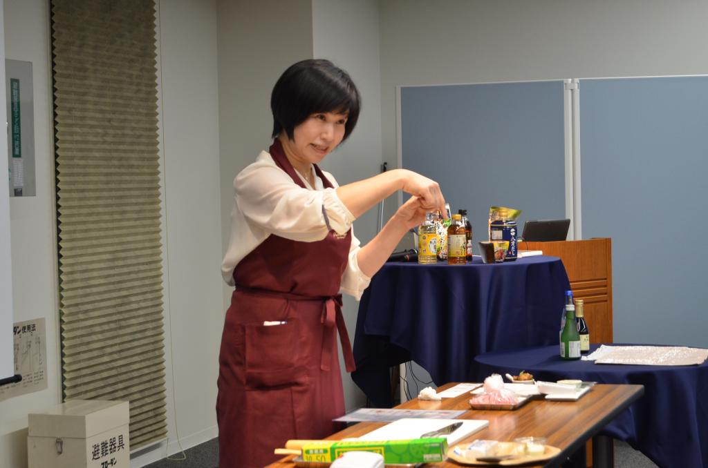 <Hakuzuru x Mizkan Collaboration Seminar>
Easy tidbits Recipe Course for Sake Introduction of Seminars held in mid-April to late April ~ Hakutsuru Ginza Style ~