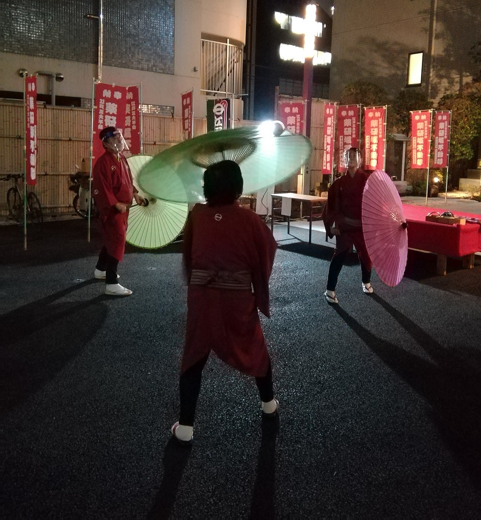 An umbrella acrobatics 1 Mari Edo Dai-Kagura
　~ Maruichi Senosha ~