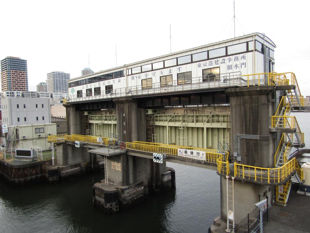  7 units in Chuo-ku-ku-What can be enjoyed by waterside walk and cycling?