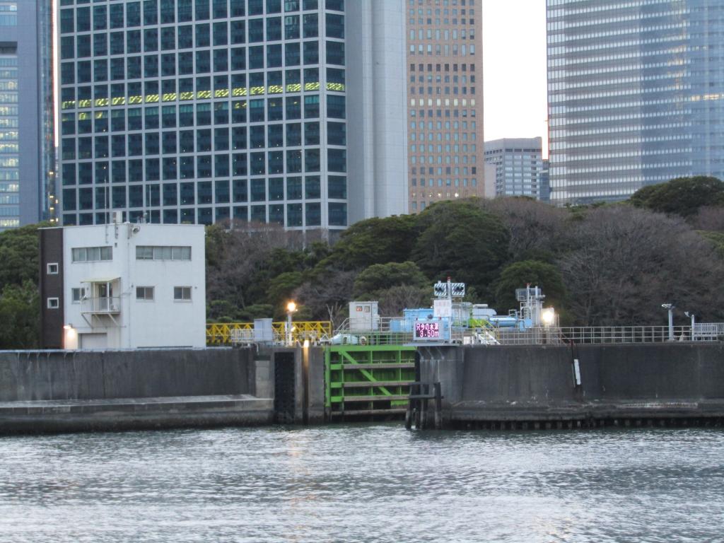  7 units in Chuo-ku-ku-What can be enjoyed by waterside walk and cycling?