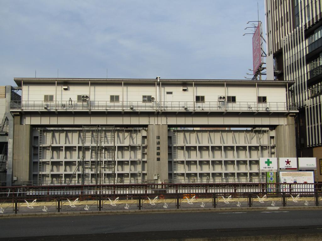  7 units in Chuo-ku-ku-What can be enjoyed by waterside walk and cycling?