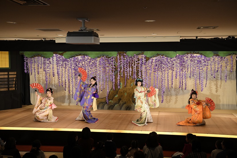  "Let's live!" Children's Kabuki School Terakoya Results Performance Kabukiza Gallery Kibikicho Hall
