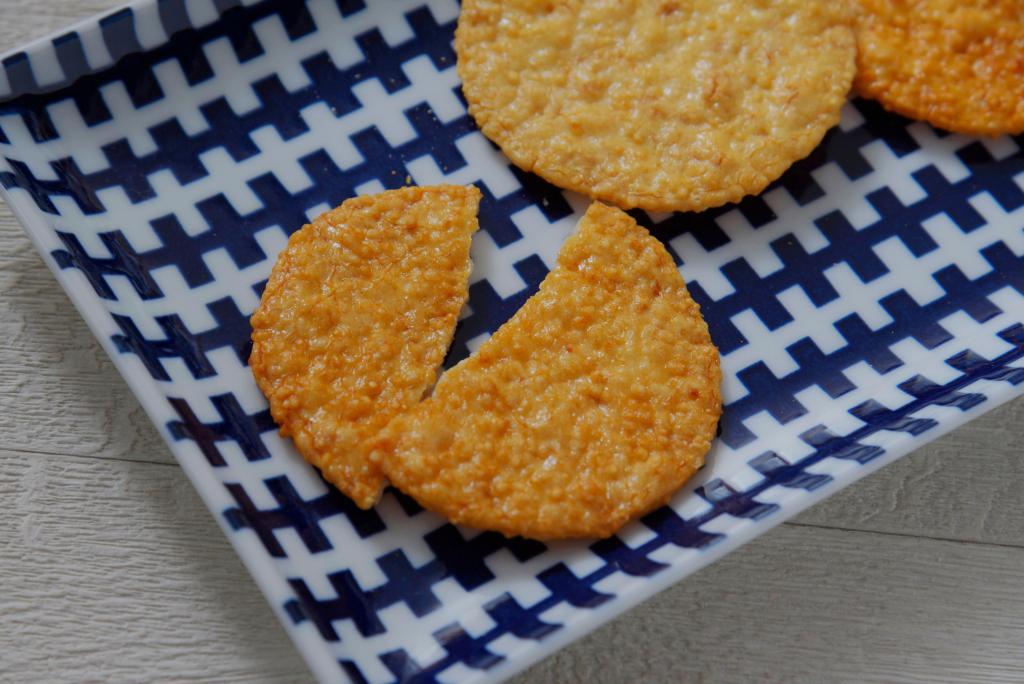  [Ningyocho] Salt rice crackers from the Mihara Domoto store, which is delicious even in summer.