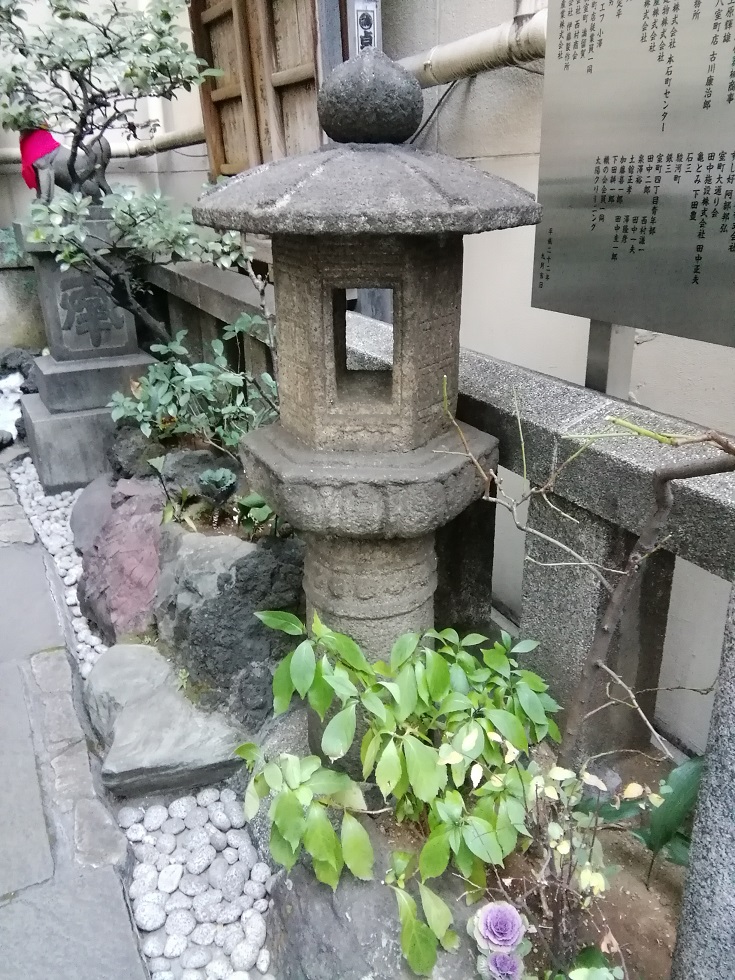  No.34 shrine with a quiet appearance that can be reached from Ningyocho Station.
 　~ Ieuchi Ki Inari Shrine ~ 