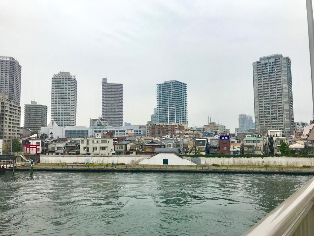  Soy sauce culture and sauce culture standing on Tsukuda-ohashi Bridge, the boundary between two food cultures