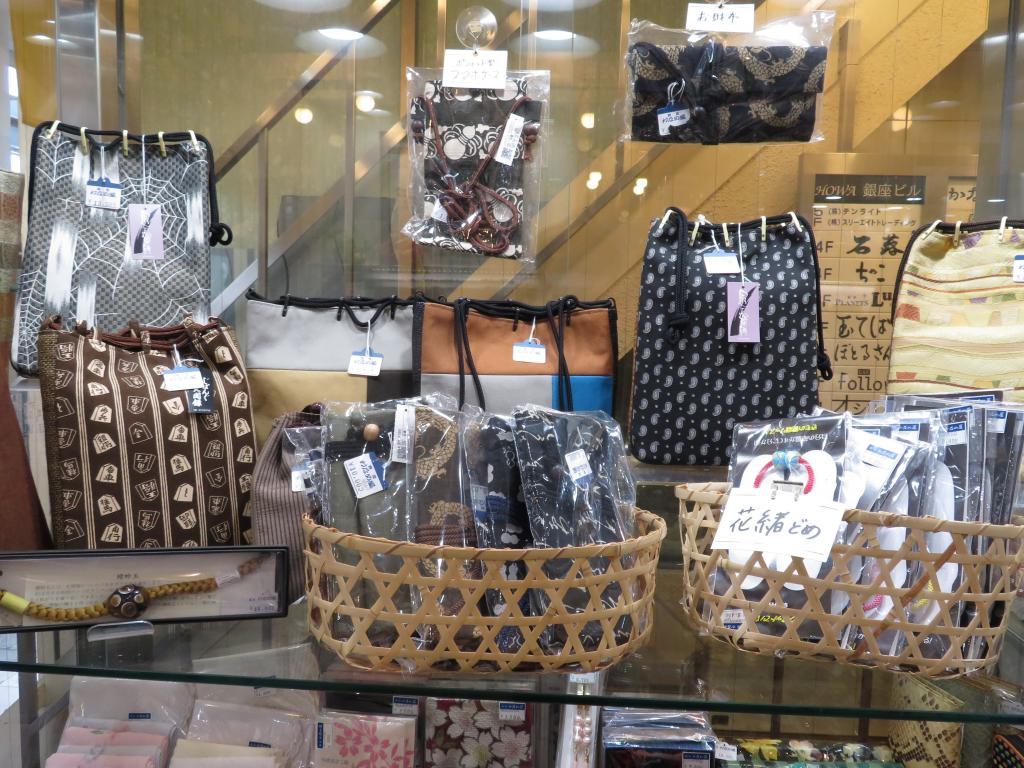 Sale of small items for men Ginza Kanameya Kanzashi Japanese goods exhibition hall