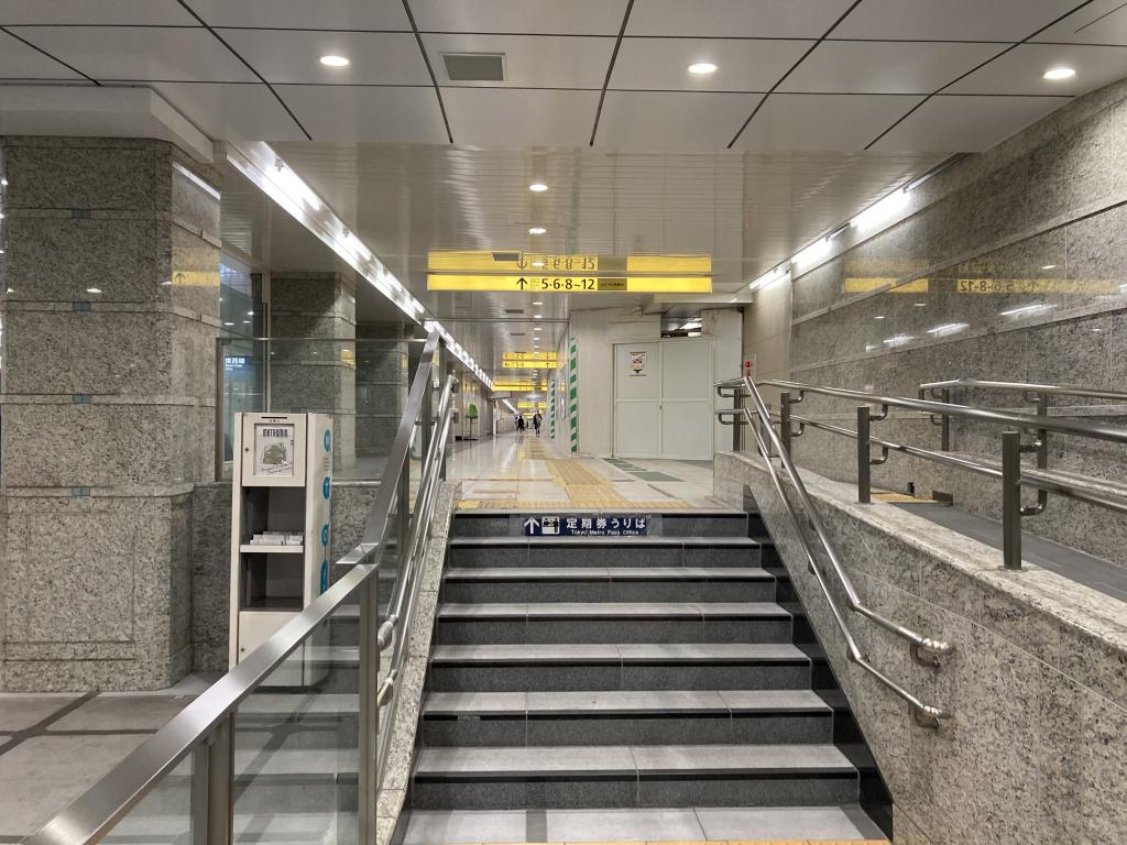  Walk along the underpass in Chuo-ku (Kayabacho Station-Yaesu Exit, Tokyo Station)