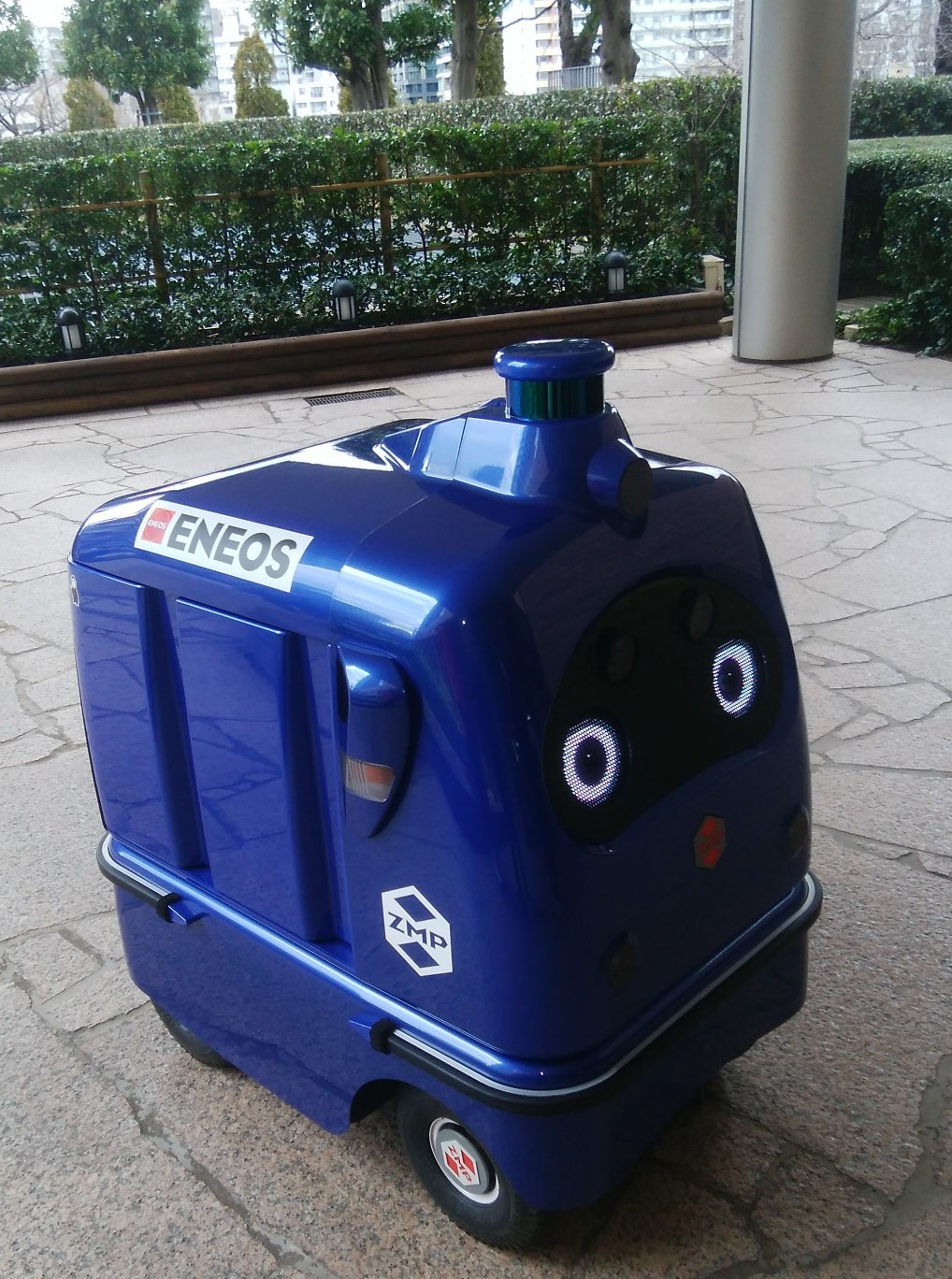  Participated in Japan’s first “delivery service for automatic home delivery robots” demonstration experiment.