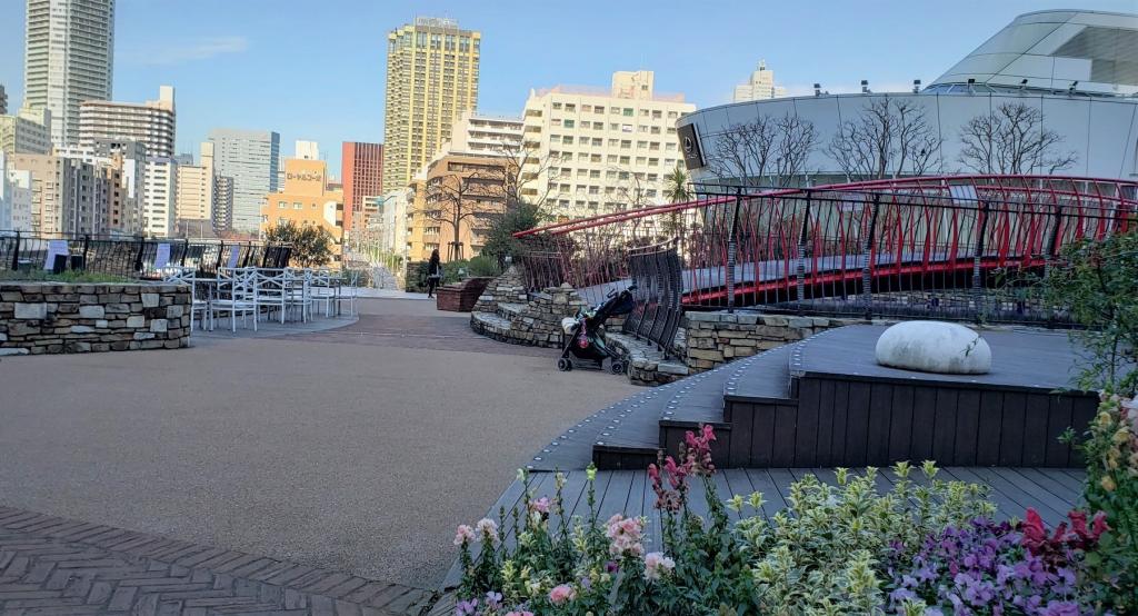  The flowers of the Harumi Triton Square flower bed waiting for spring are beautiful.
