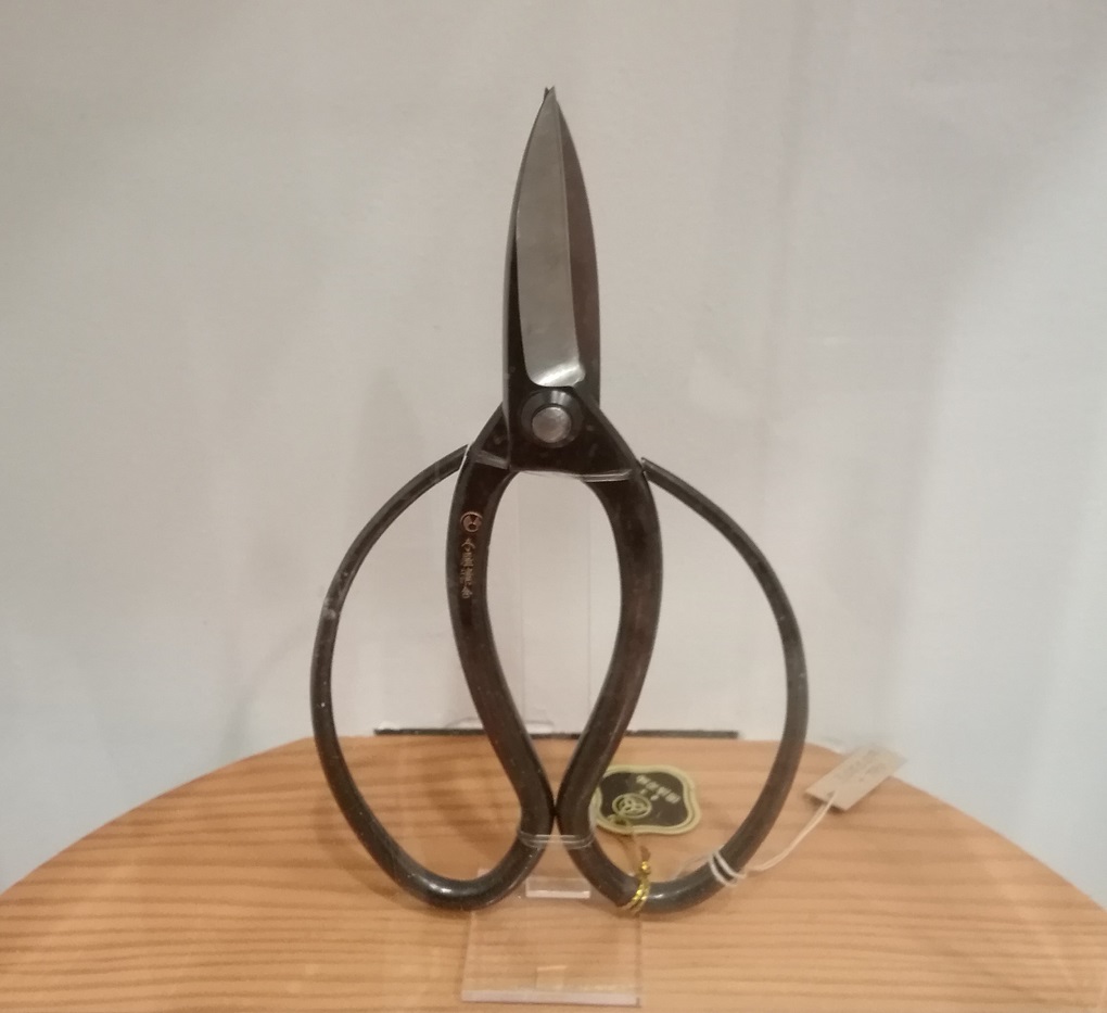 Okubo
190mm 33,000 yen Masterpiece Kuniharu Flower Scissors Exhibition-Nihonbashi Kiya Main Store izutuki-