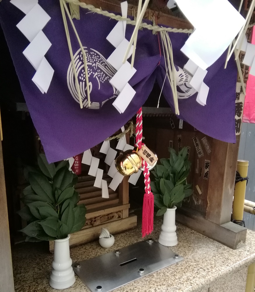  Shrine 6 in Chuo-ku, a little worrisome
　~ Azuma Inari Shrine ~