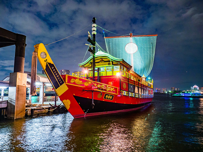 The Ozabune Ataka Maru Tokyo Pleasure Boat has been very active on the Kobe Port Pleasure Boat since October 2021! The Ataka Maru, built by Shogen Mukai Tadakatsu in 1634, has been revived beyond history in 2017!