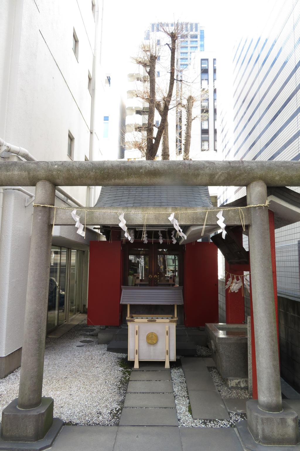 Near Kabuto-cho, Kaedegawa walks the site of Kaedegawa from the Ohara Inari Shrine Danshobashi is Momijigawa.