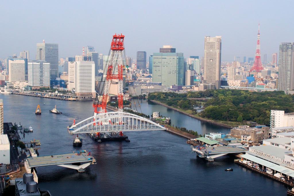  Pass through several bridges on the Sumida River