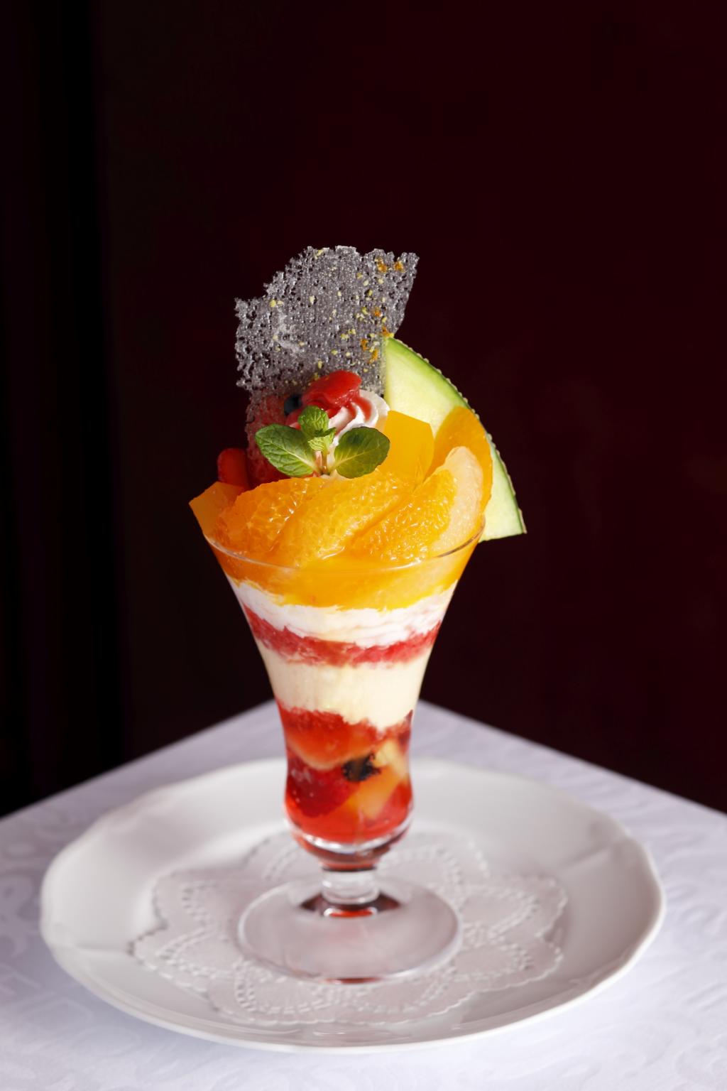 ☆． Spring domestic fruit parfait 1,890 yen (tax included) Strawberry parfait of "Princess Echigo"-Shiseido Parlour Ginza Main Store Salon de Cafe-