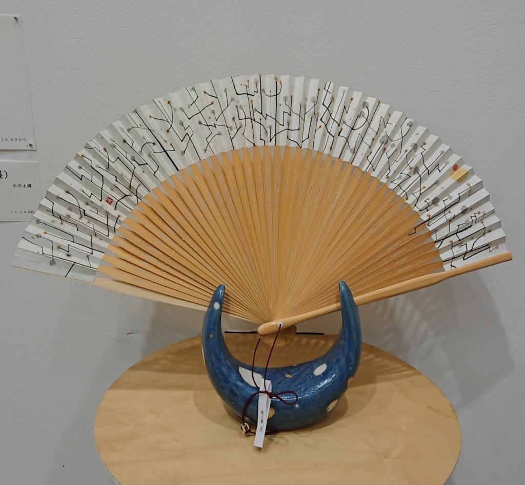 Forest of short-ground fan signpost
28,600 yen between 7.5 inch and 36
Folding (made of pottery) Ogawa clay figurine
13,200 yen Mihoko Inazawa's fan
　　~ Nihonbashi Kiya Main Store izutuki~