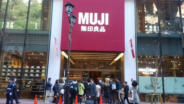 The front of the store faces Namiki-dori St. MUJI Muji Namiki-dori St. Sanchome　