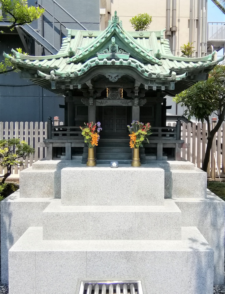  A little worrisome shrine in Chuo-ku 11
　[Rooftop Series 1]
　~ Ryuko fudoson~