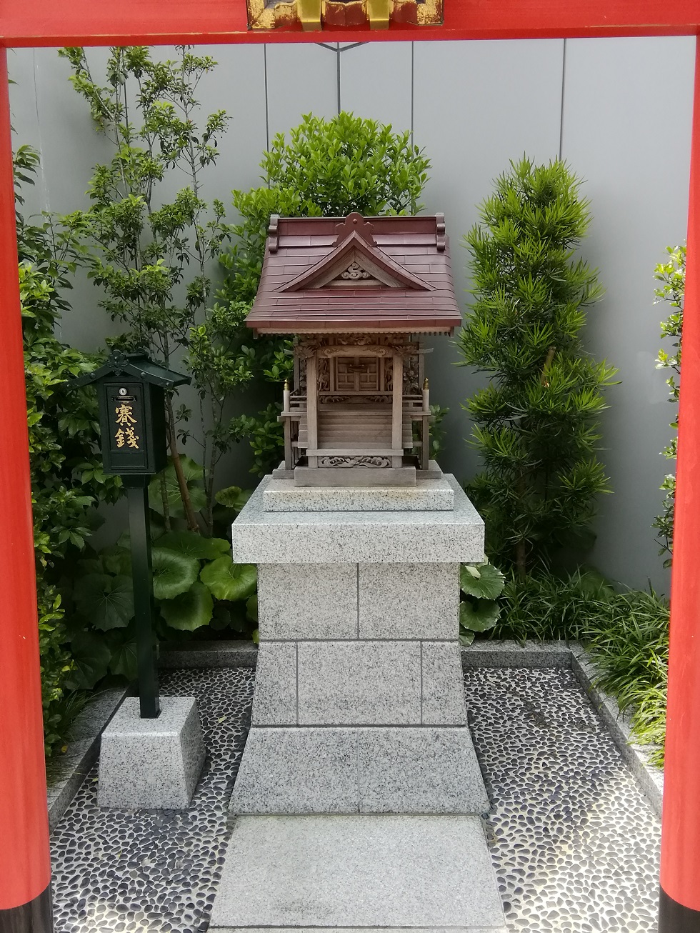  Shrine in Chuo-ku, a little worried. 12
　[Rooftop Series 2]
　~Kakugo Inari Shrine~