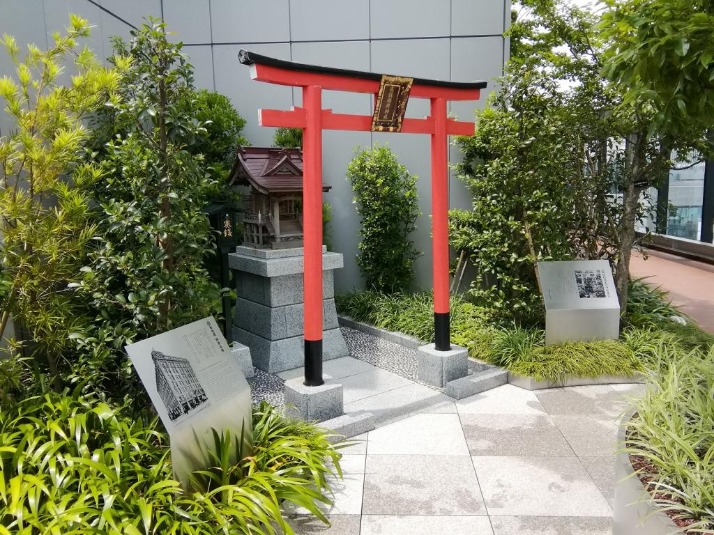  Shrine in Chuo-ku, a little worried. 12
　[Rooftop Series 2]
　~Kakugo Inari Shrine~