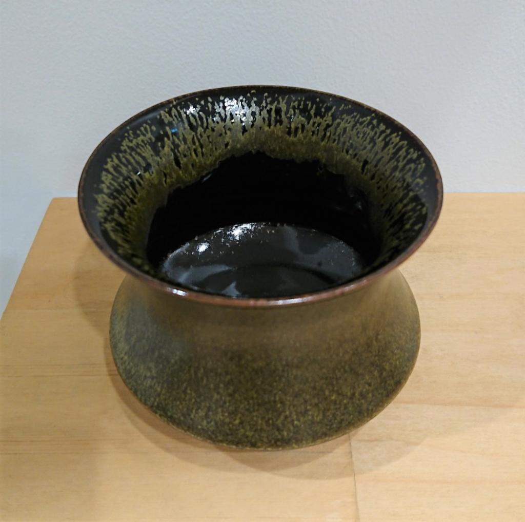 Moss glaze
１０２×１０２×８３ｍｍ
13,200 yen KARIN - Kenta Hanai Ceramics Exhibition-
　　~ Nihonbashi Kiya Main Store izutuki~