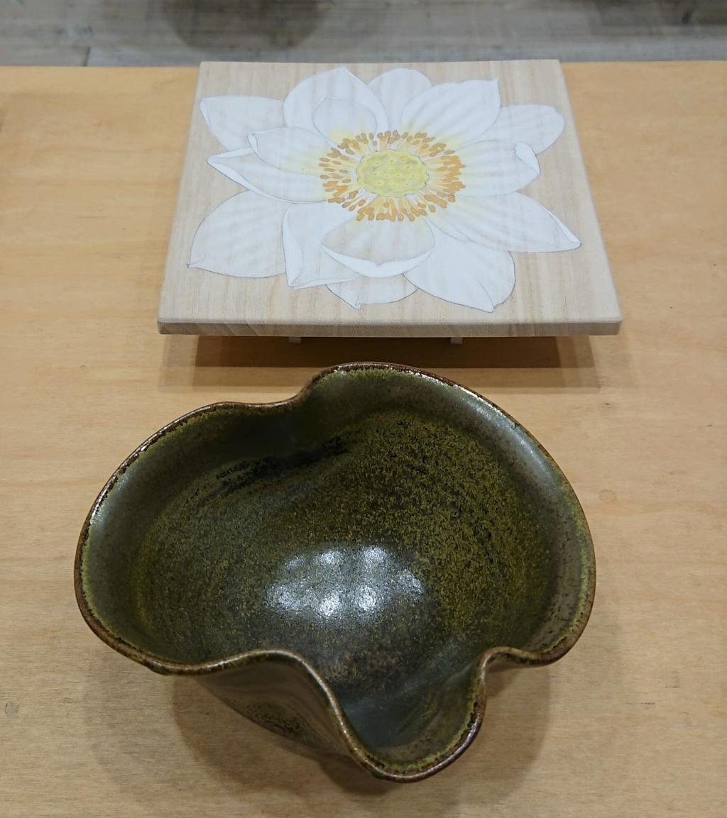 Lotus bowl
１５５×１６０×８０ｍｍ
60,500 yen KARIN-Kenta Hanai Ceramics Exhibition-
　　~ Nihonbashi Kiya Main Store izutuki~