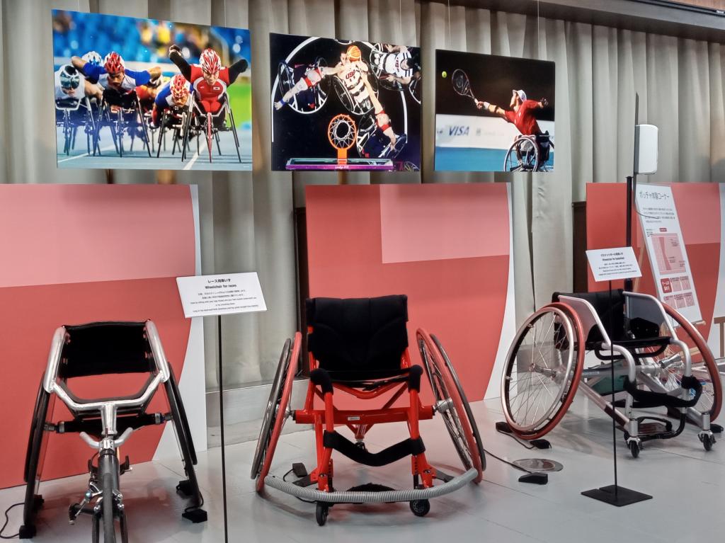 wheel chair used in the Paralympic Games
 Paralympic Gallery Ginza is being held