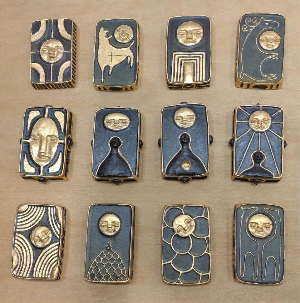 Ceramic painting "Shizugan and the Moon"
１０×６×２ｃｍ
(upper and lower) 18,700 yen
(Middle row)　22,000 yen Mitsuru Ito Exhibition
　　"Shizuki and the Moon"
　　~ Nihonbashi Kiya Main Store izutuki~