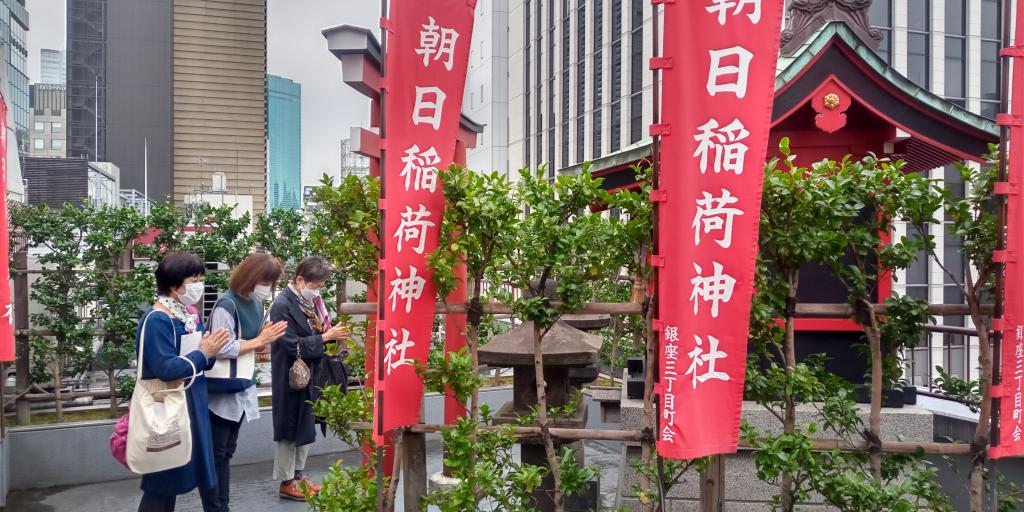 Asahi Inari is a thriving business and family security god around Ginza Hatcho Shrine　