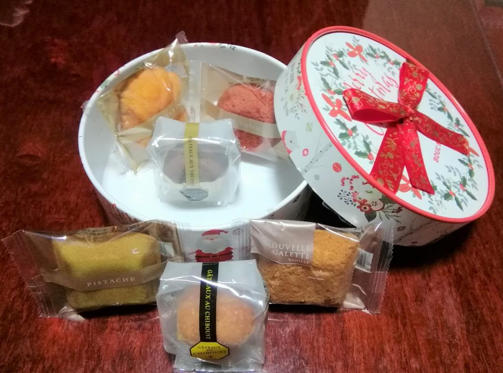 Out of the box
Previous:　Gato Shibustmini Left:　Financier Pistachio right:　Nouvellet (vanilla) box
Previous:　Mini truffle cake left:　Madleine
Right:　Strawberry Cake Bour Mish's 2021 Christmas Original Product-Bour Mish Ginza Main Store-