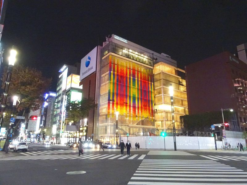 Now you can see a wide side of the glass building and a 14-color art co-starring - Ginza Maison Hermes / Julio Le Park Exhibition