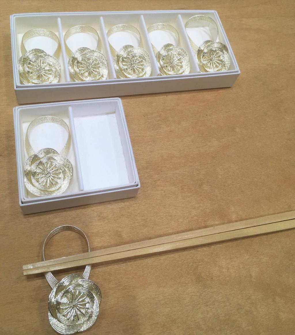 Hakata Mizuhiki (Kiwami)
Chopstick rest 2 sets / 5 sets
　2 pieces 3,080 yen
　Set of 5 6,270 yen The 7th Hiromi Nagasawa Exhibition
　　~ Nihonbashi Kiya Main Store izutuki~