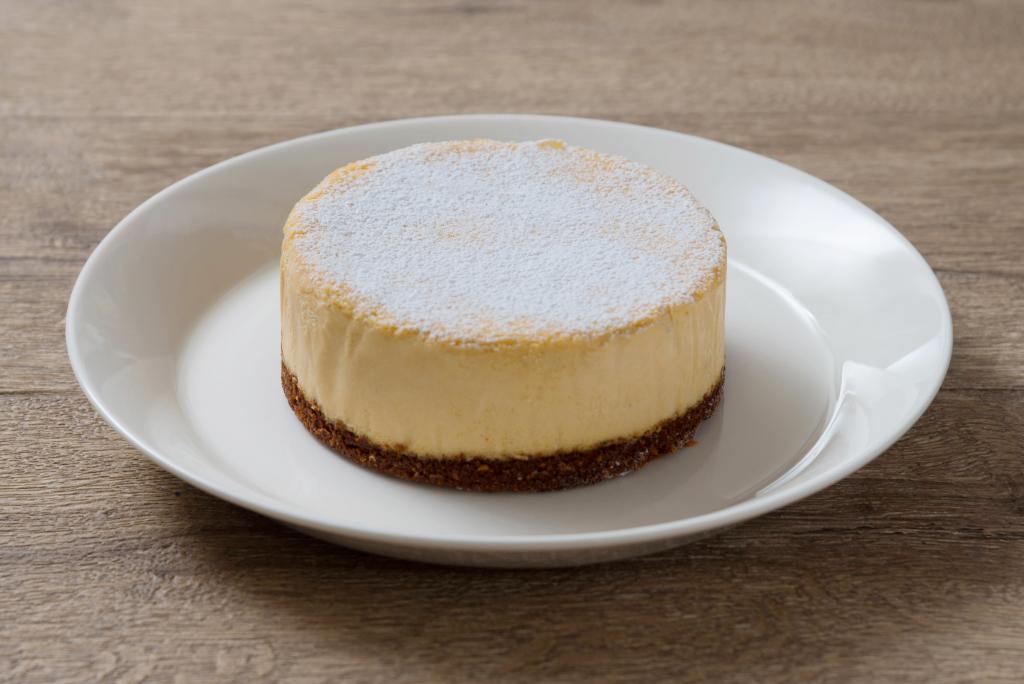 Hojicha Cheese Cake by GARDEN HOUSE Shinjuku [Taste of Chuo-ku, extra edition] "GARDEN HOUSE Shinjuku" where you can taste Morinoen's Hojicha with sweets.