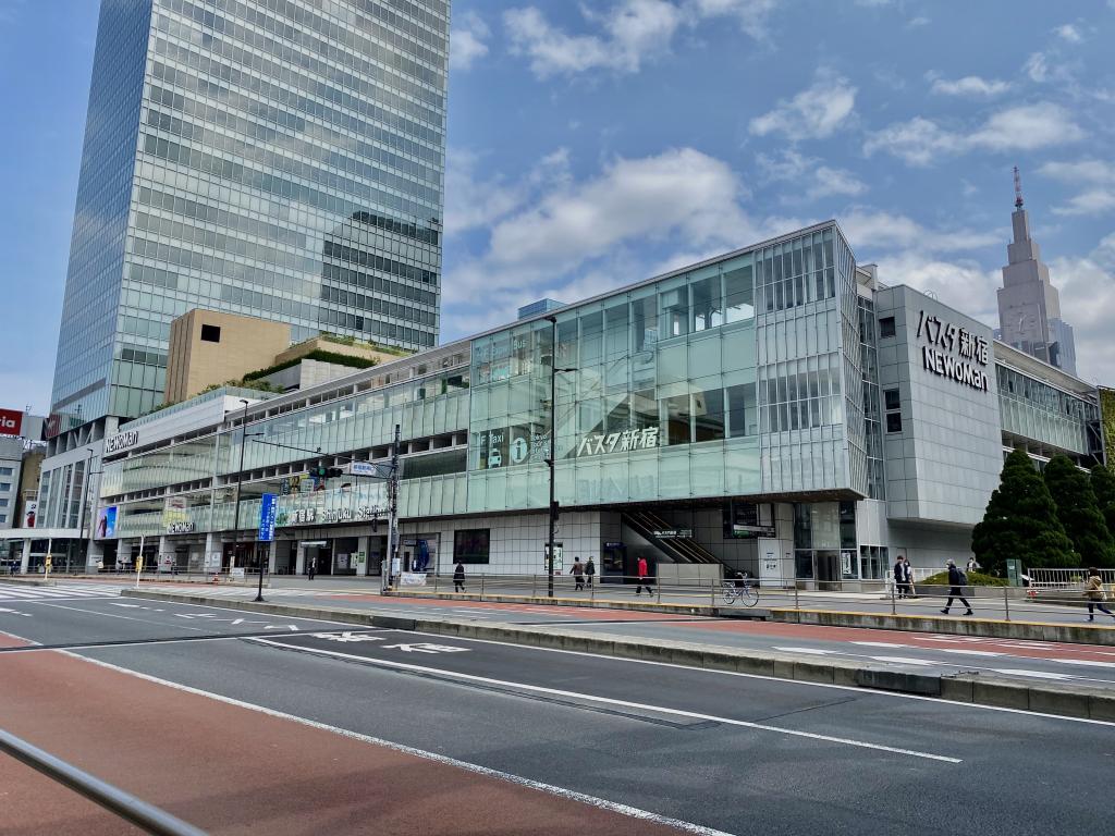  [Taste of Chuo-ku, extra edition] "GARDEN HOUSE Shinjuku" where you can taste the roasted green tea of Morinoen with sweets.