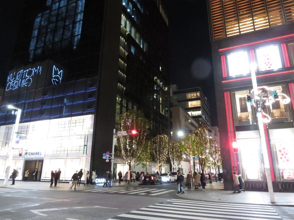 The tree on Marronnier Street is like a champagne glass Christmas night view 2021 From Nihonbashi to Ginza night view walk