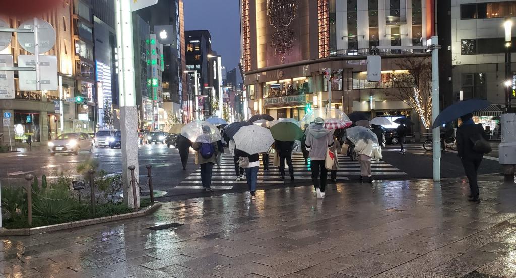  Ginza 4-chome intersection of Shiwasu rain in 2021