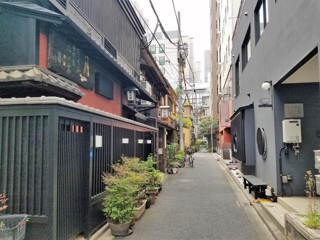  The alleyway Fujitana and Mr. Shoki