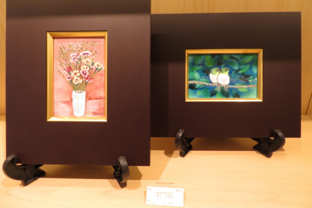 Product display on the 2nd floor Relocated to the Mitsukoshi side of Ginza 4-chome, the best cloisonne for decoration of the room