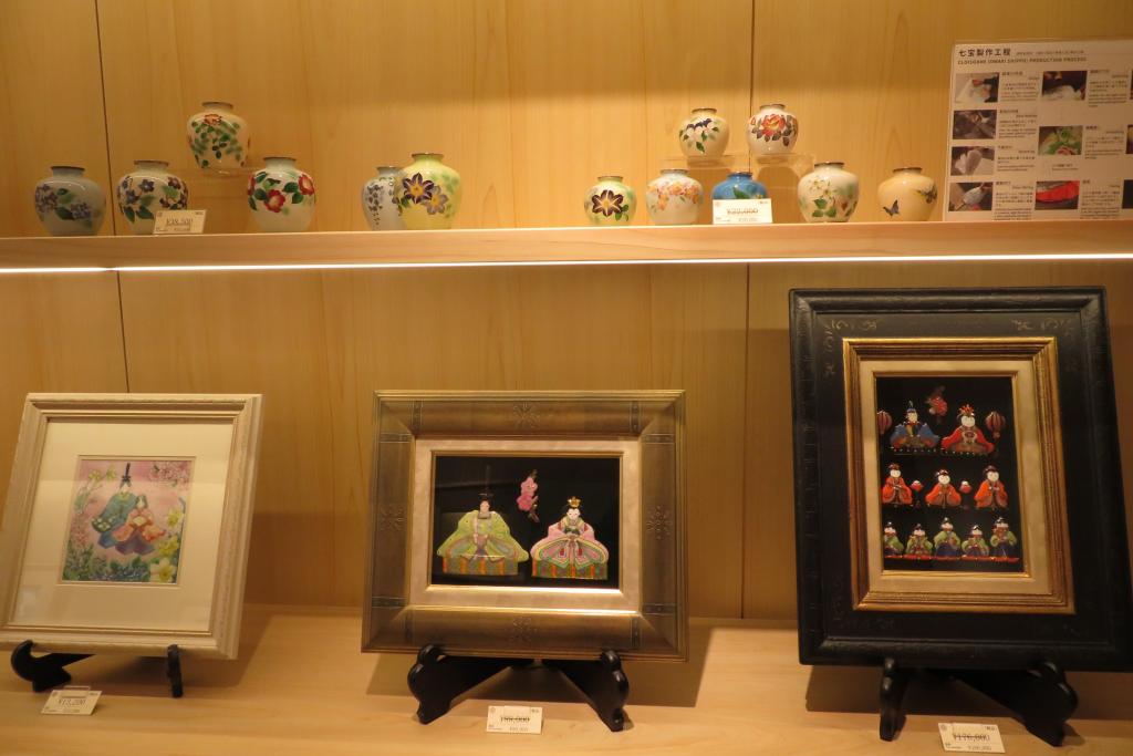 Seasonal decorations Hina doll Ando Shiho Store Relocated to Mitsukoshi side Ginza 4-chome Ginza